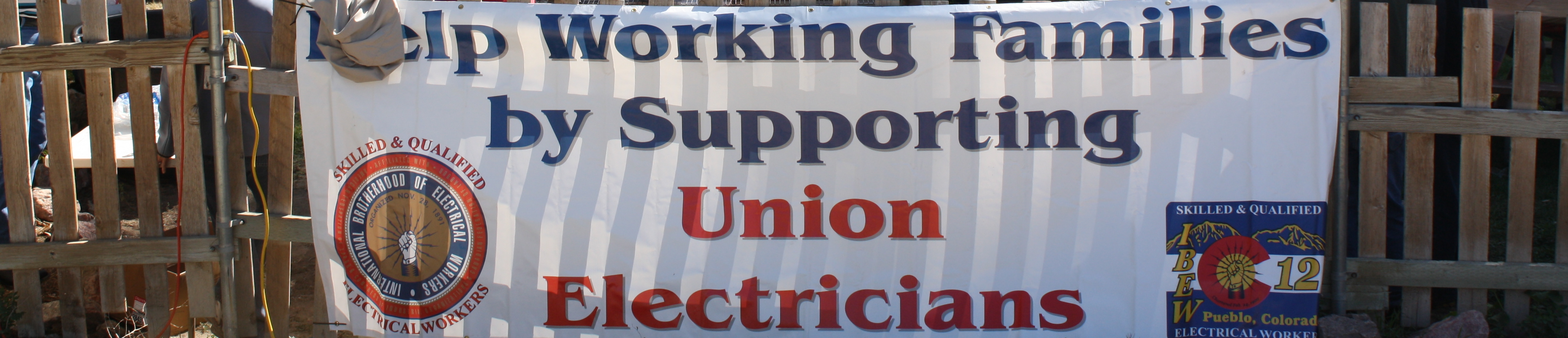 What is the average wage of union electricians?